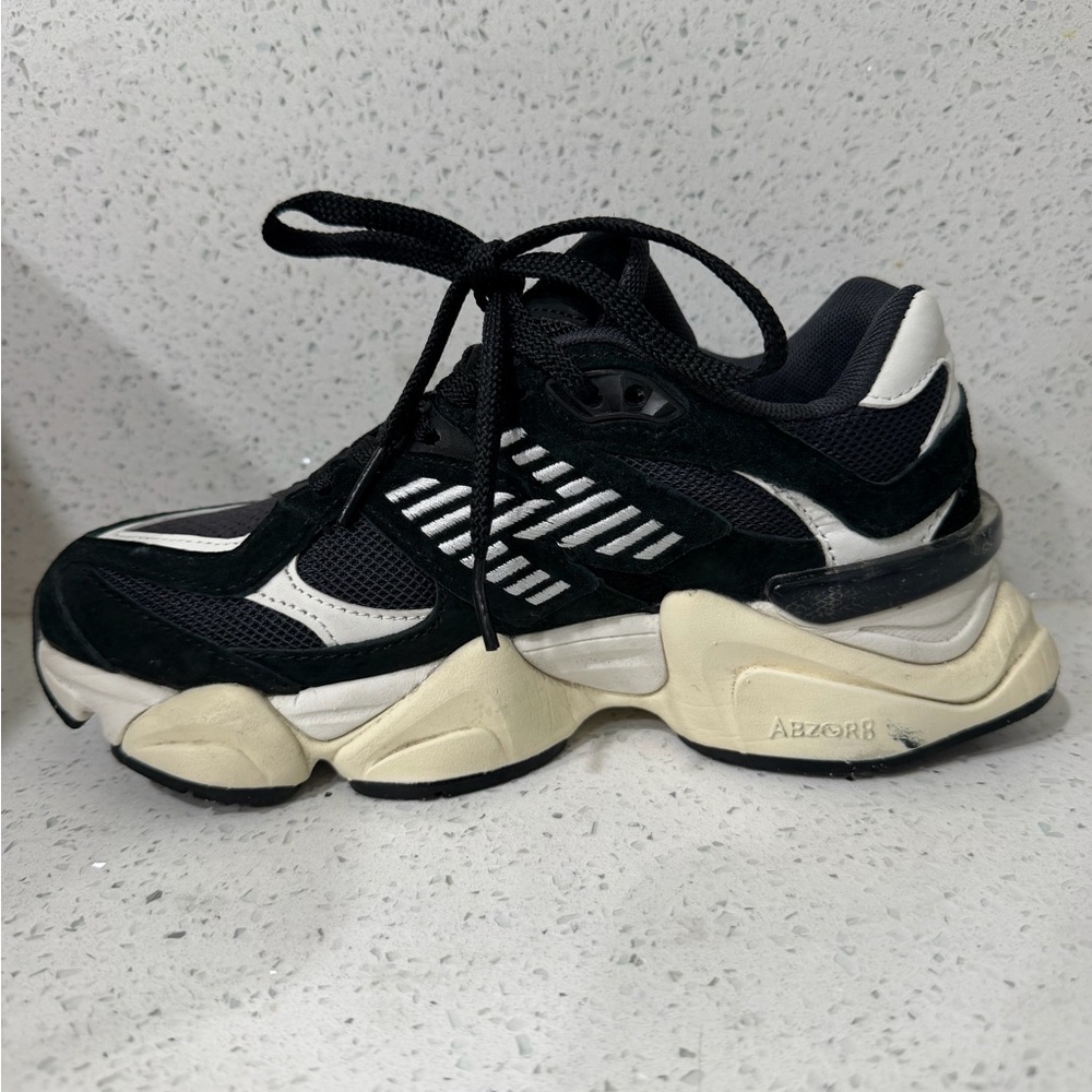 New Balance 9060 Black White Size 4M/5.5W - Picture 4 of 8